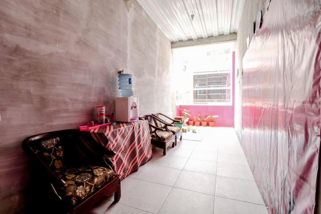 Pinky Guest House Syariah Kota Batu Бату Екстер'єр фото
