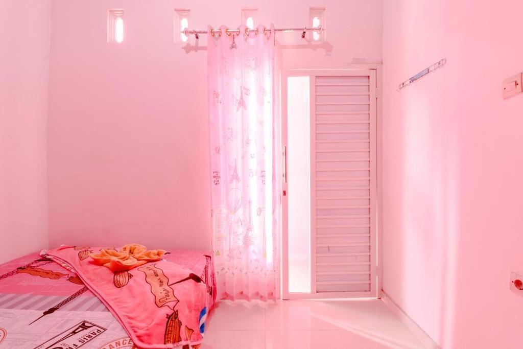 Pinky Guest House Syariah Kota Batu Бату Екстер'єр фото