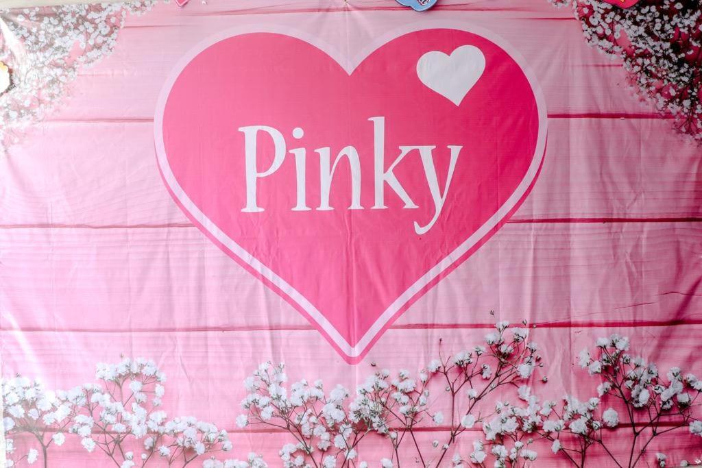 Pinky Guest House Syariah Kota Batu Бату Екстер'єр фото